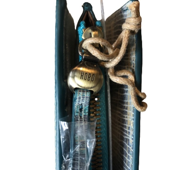 NWT HOBO Gracie Leather Wallet In Cracked Glass - Picture 7 of 13